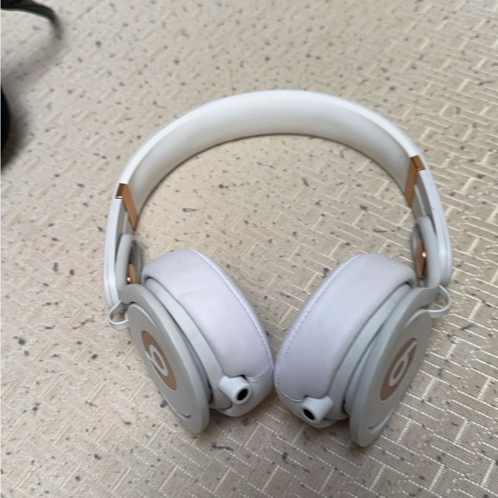 Beats headphones rose gold